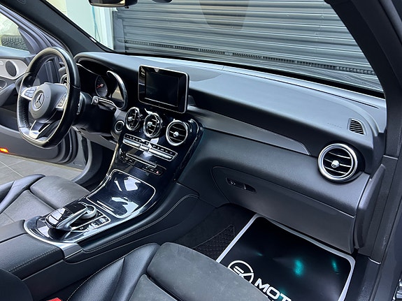 Mercedes-Benz GLC350 e 11 of 30