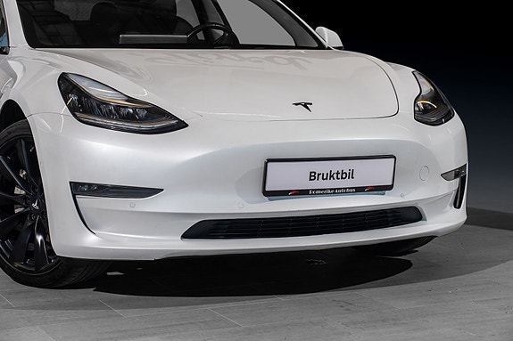 Tesla Model 3 2 of 24