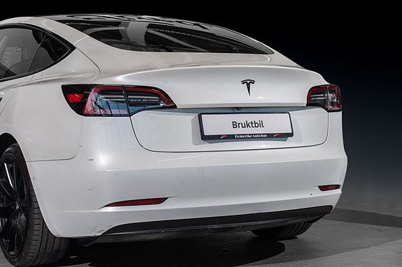 Tesla Model 3 7 of 24