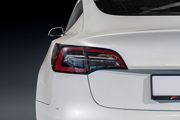 Tesla Model 3 9 of 24
