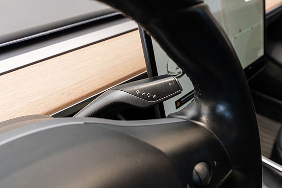 Tesla Model 3 12 of 24
