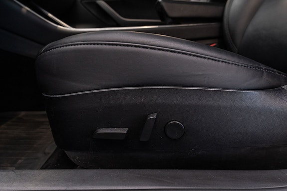 Tesla Model 3 19 of 24