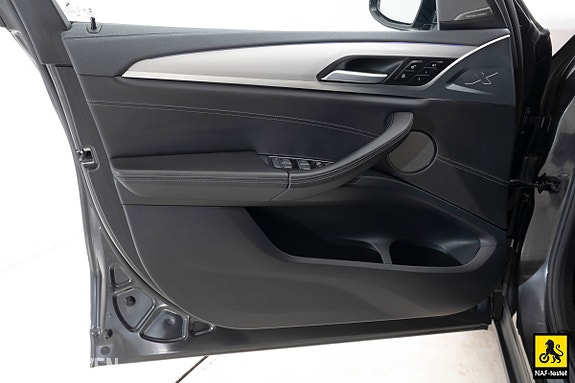 BMW iX3 7 of 30