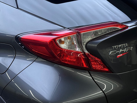 Toyota C-HR 7 of 30