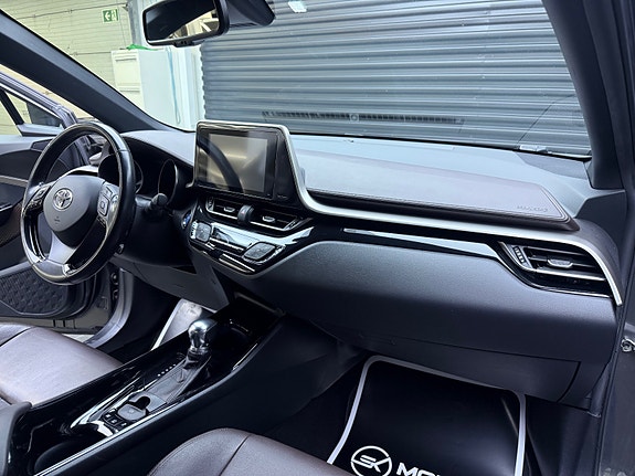 Toyota C-HR 13 of 30