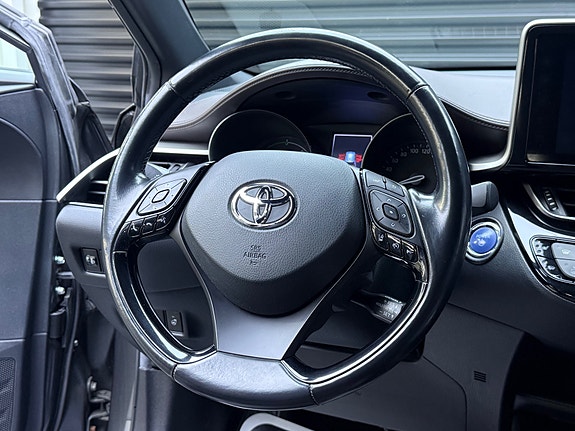 Toyota C-HR 14 of 30