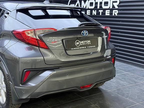 Toyota C-HR 6 of 30