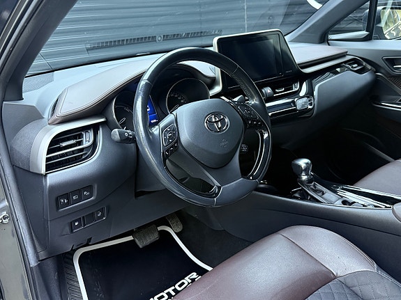 Toyota C-HR 12 of 30