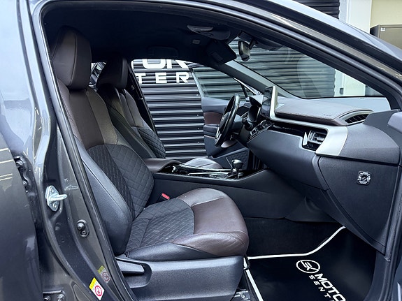 Toyota C-HR 30 of 30