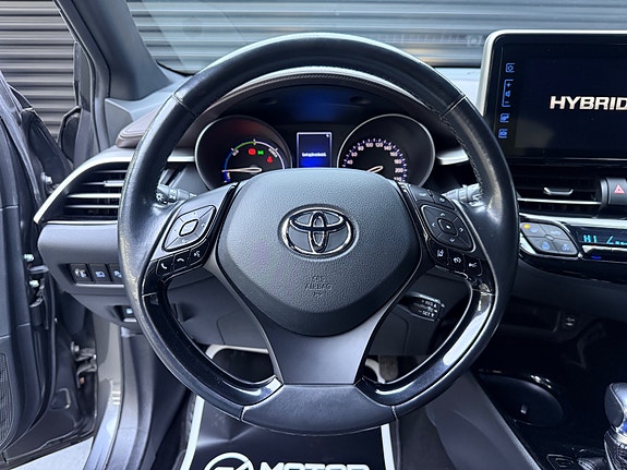 Toyota C-HR 15 of 30