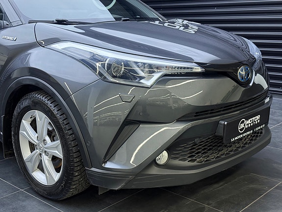 Toyota C-HR 3 of 30