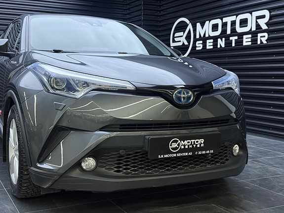 Toyota C-HR 4 of 30