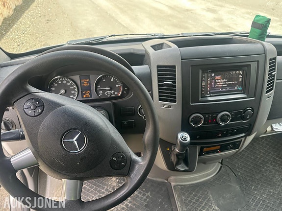 Mercedes-Benz Sprinter 14 of 19