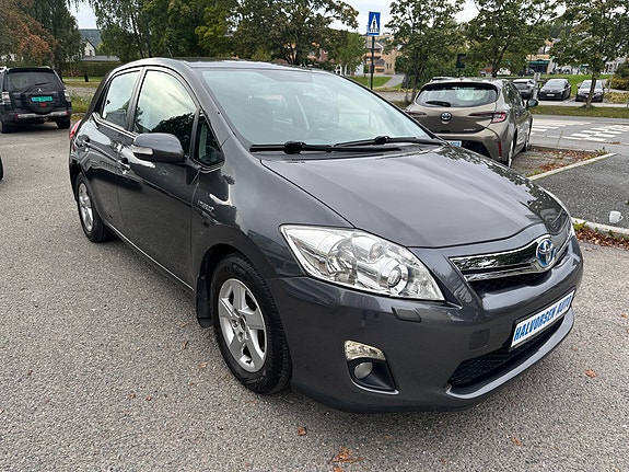Toyota Auris 4 of 30