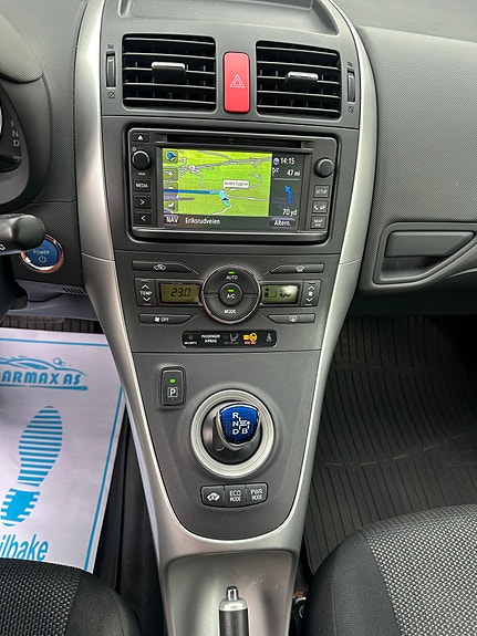 Toyota Auris 14 of 30