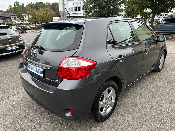 Toyota Auris 3 of 30