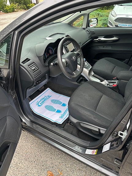 Toyota Auris 5 of 30