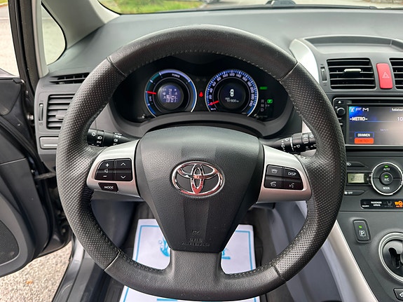 Toyota Auris 7 of 30