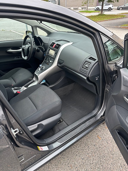 Toyota Auris 20 of 30