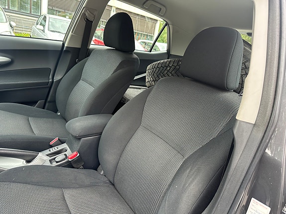 Toyota Auris 6 of 30