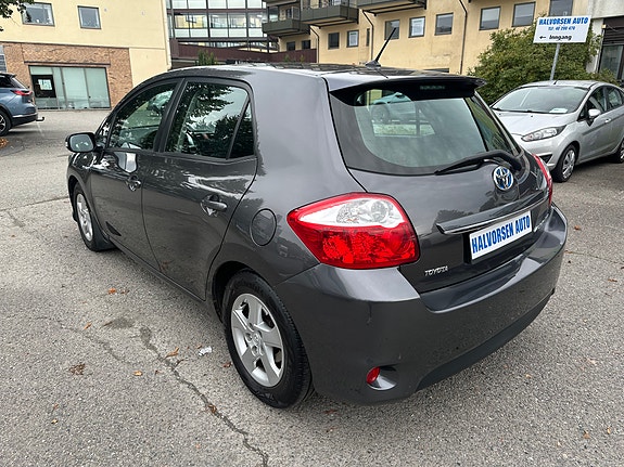 Toyota Auris 2 of 30
