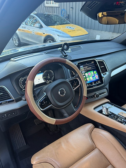 Volvo XC90 8 of 30