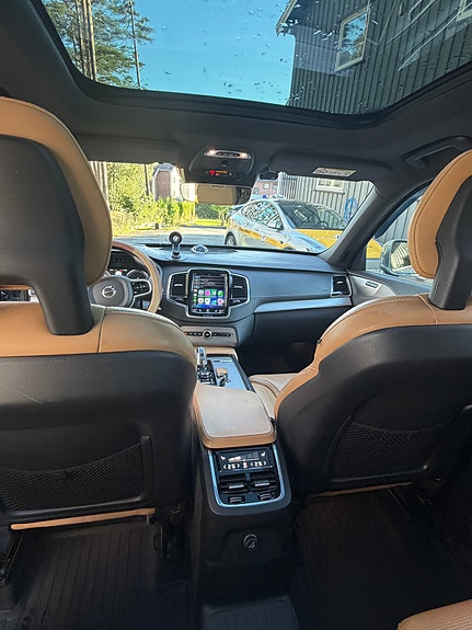 Volvo XC90 10 of 30