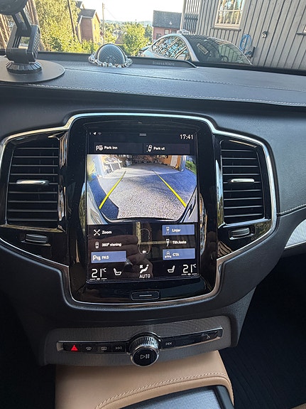 Volvo XC90 18 of 30