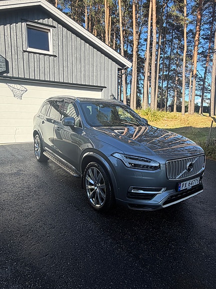 Volvo XC90 2 of 30