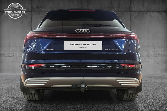 Audi e-tron 8 of 30