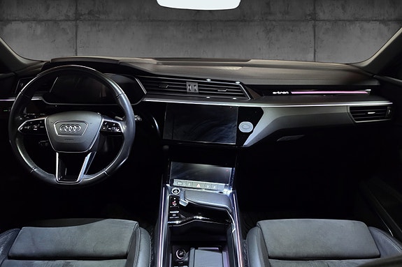 Audi e-tron 14 of 30