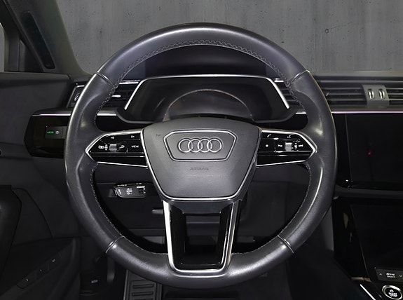Audi e-tron 16 of 30