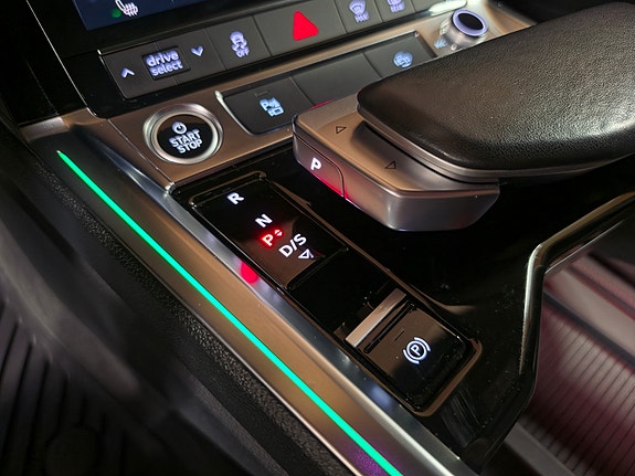 Audi e-tron 26 of 30