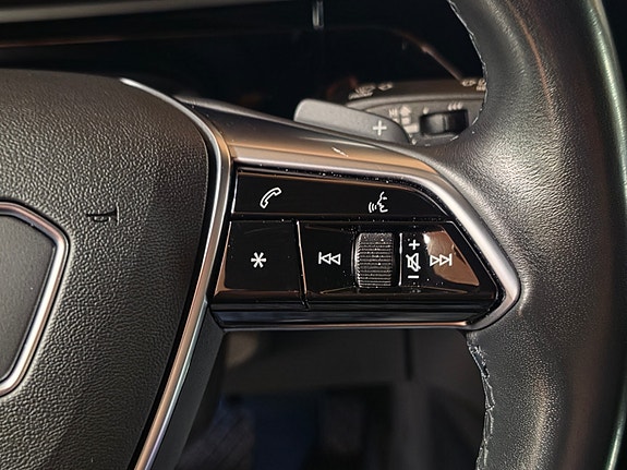 Audi e-tron 22 of 30