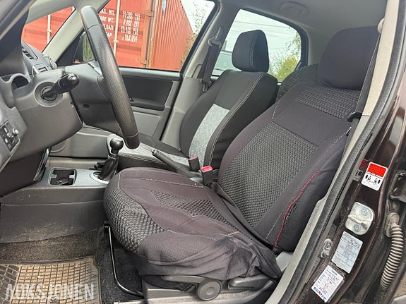Suzuki SX4 11 of 30