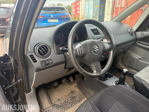 Suzuki SX4 10 of 30