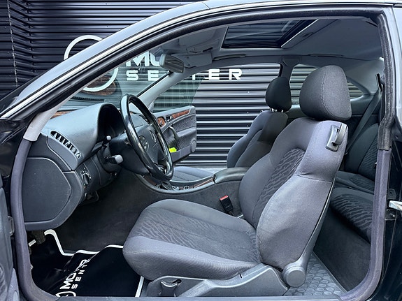 Mercedes-Benz CLK200 23 of 30
