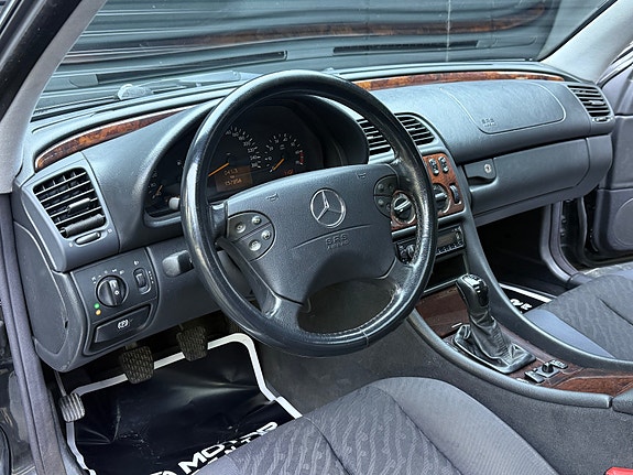Mercedes-Benz CLK200 12 of 30