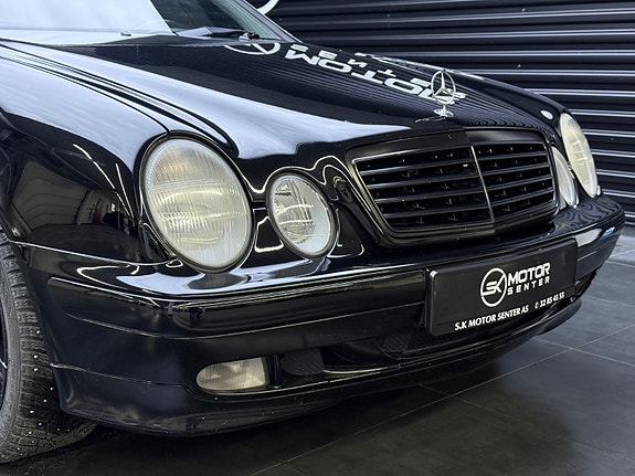 Mercedes-Benz CLK200 3 of 30