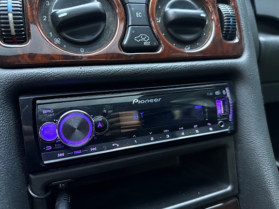 Mercedes-Benz CLK200 21 of 30