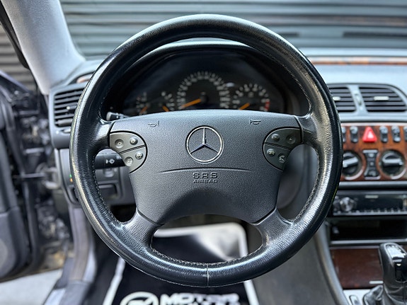 Mercedes-Benz CLK200 11 of 30