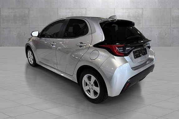 Toyota Yaris 3 of 20