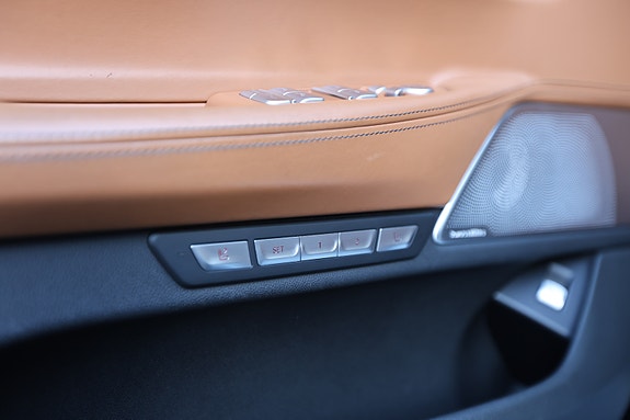 BMW 750i 13 of 30