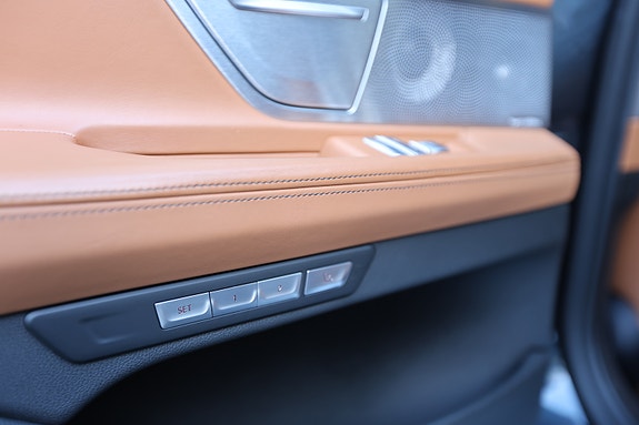 BMW 750i 21 of 30