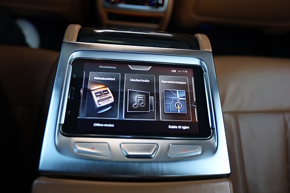 BMW 750i 27 of 30