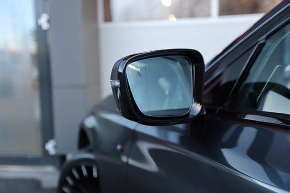 BMW 750i 8 of 30