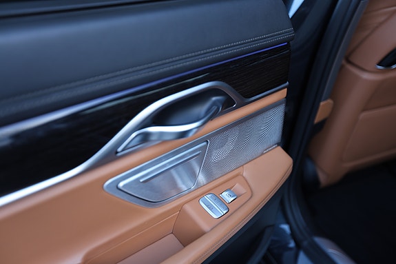 BMW 750i 20 of 30