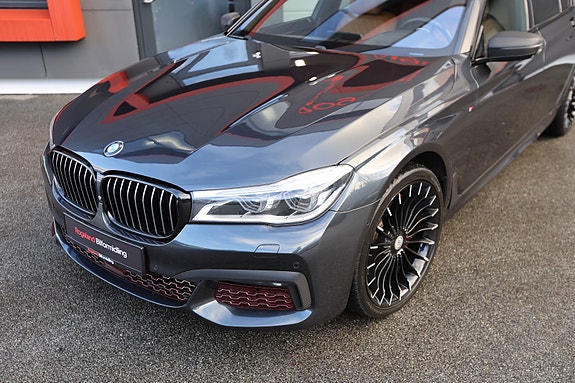 BMW 750i 2 of 30