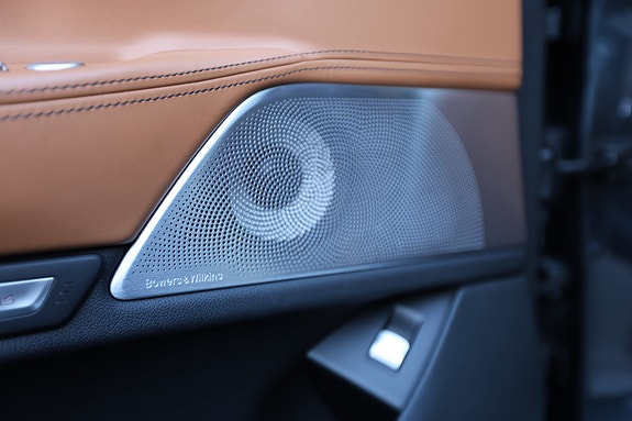 BMW 750i 14 of 30