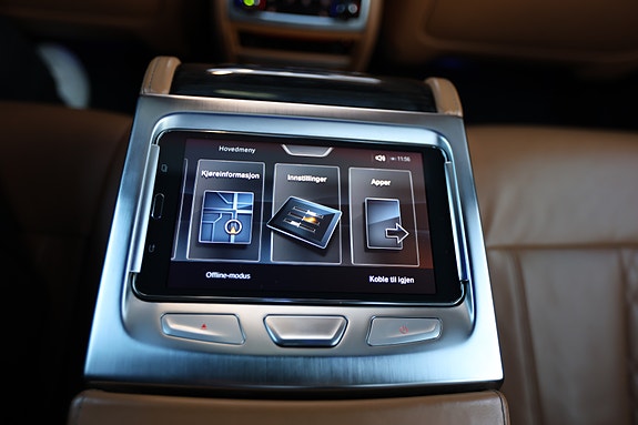 BMW 750i 28 of 30